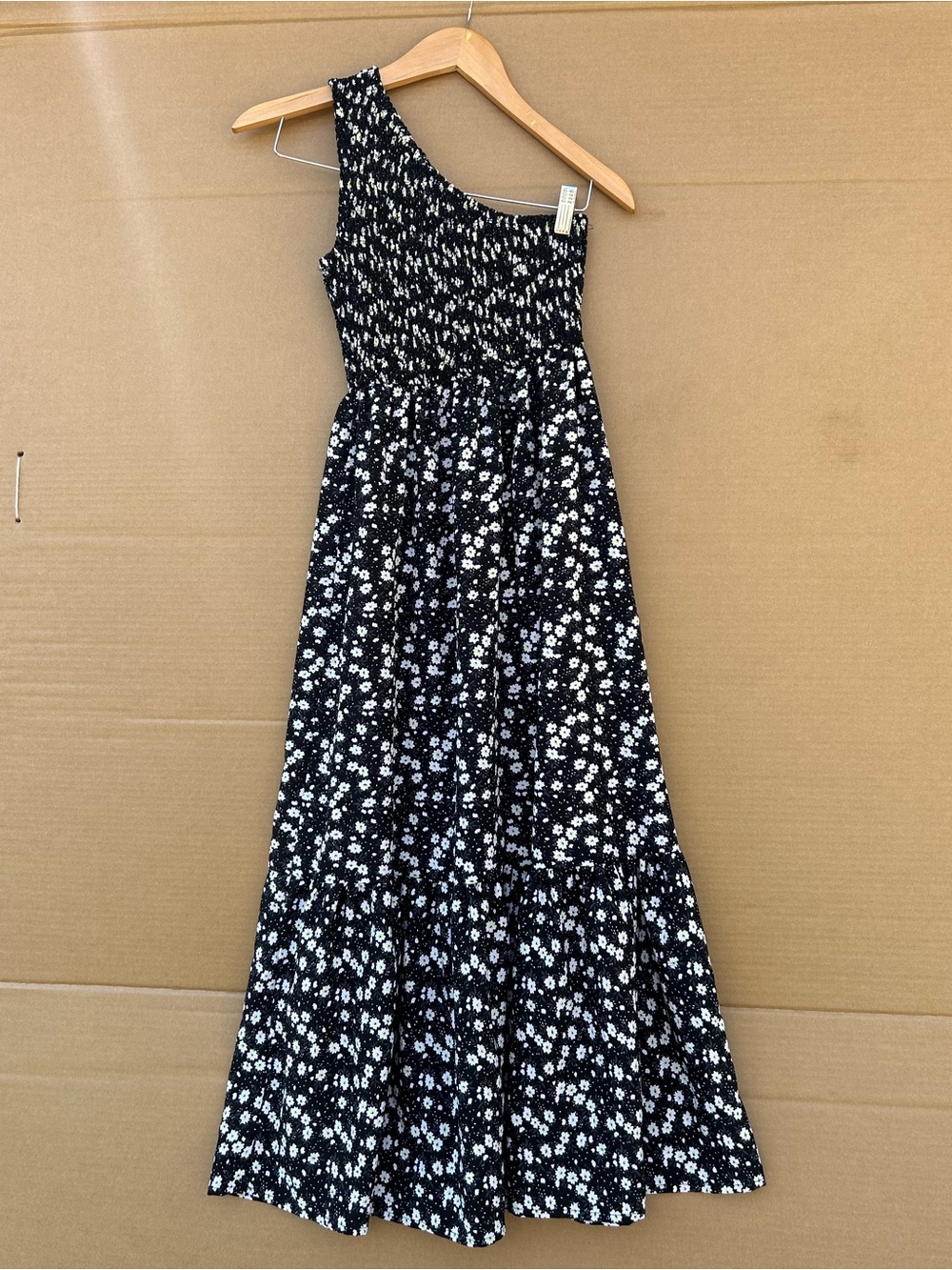 Floral One Shoulder Maxi Dress Tiered Smocked Women’s Small Ditsy Black White